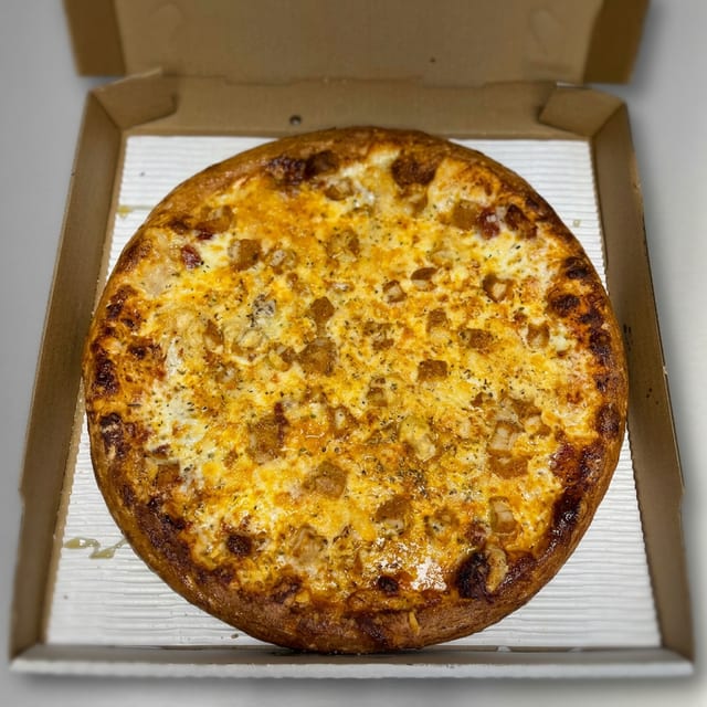 14in LARGE CHICKEN PARMESAN SPECIALTY PIZZA.